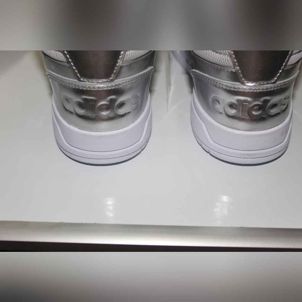 ✨🆕✨ NWOB ADIDAS Entrap Mid Silver Metallic - Picture 7 of 16
